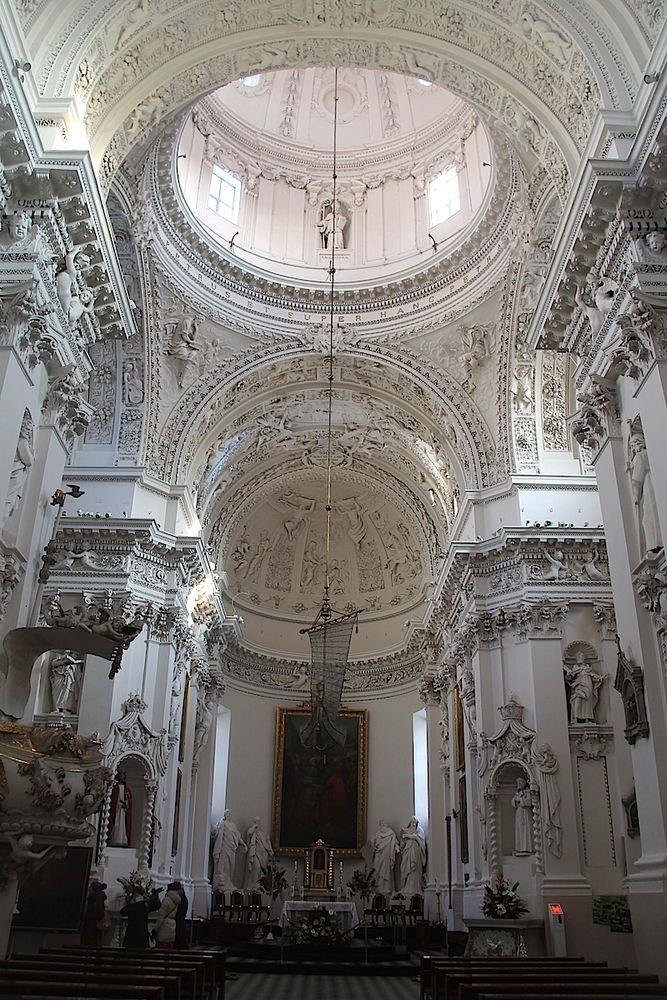 Wnętrze Kościoła św. Piotra i Pawła w Wilnie