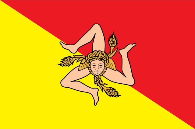 !Flaga Sycylii i widniejący na niej symbol Trinacria