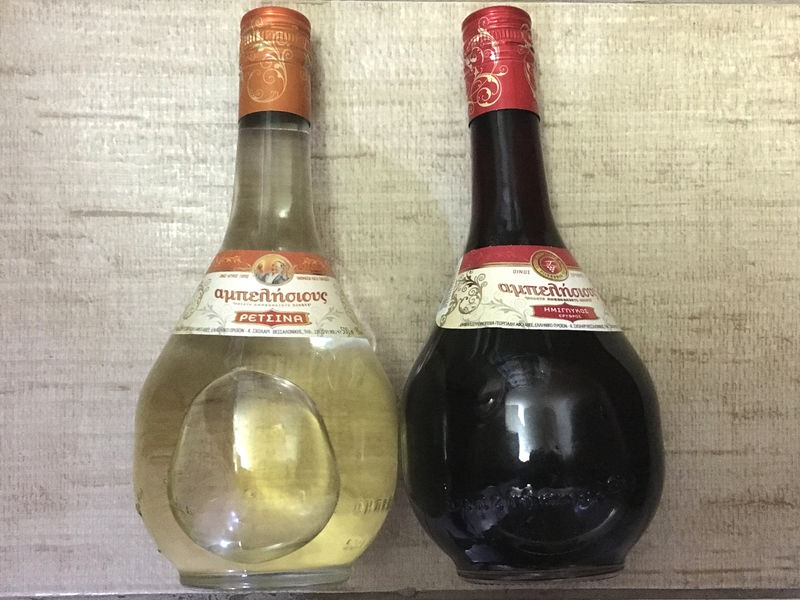 [Retsina - rodzaj greckiego wina]