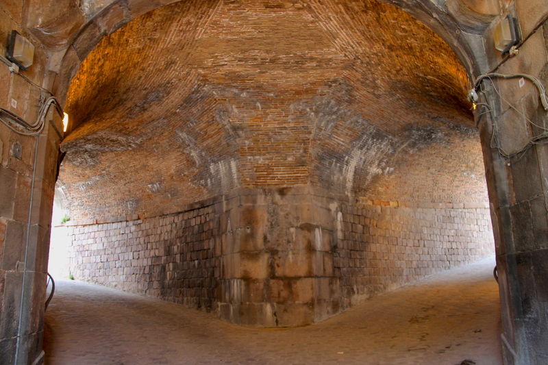 Zwiedzanie fortecy Castell de Montjuic w Barcelonie