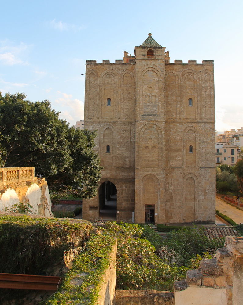 Widok na Zamek Zisa w Palermo w kaplicy - Capella Della S.S. Trinita