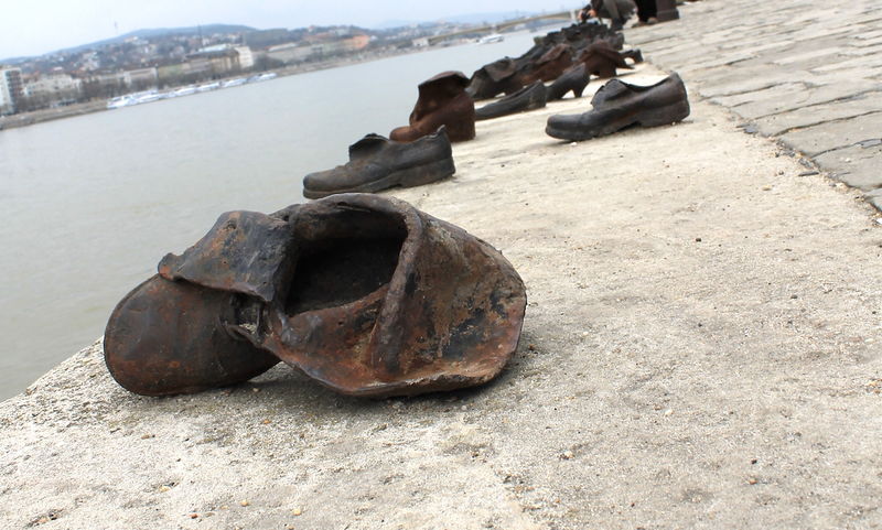 [Buty na brzegu Dunaju w Budapeszcie - Pomnik Pamięci Ofiar Holokaustu]