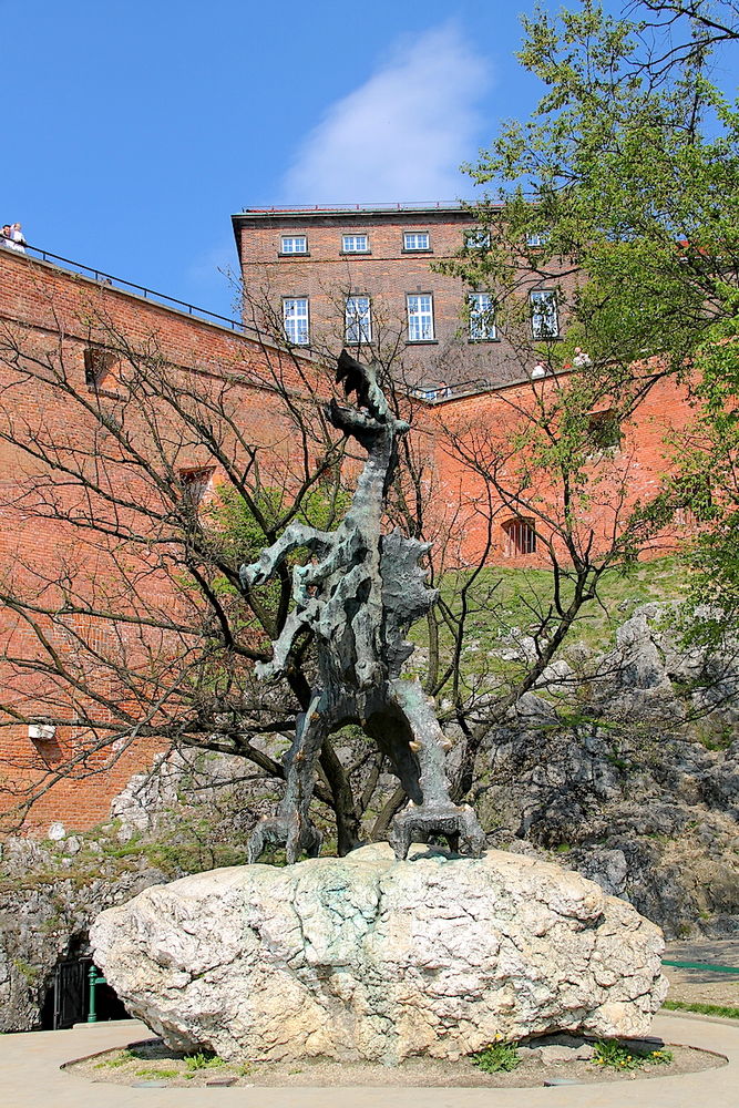 Smok wawelski - rzeźba w Krakowie