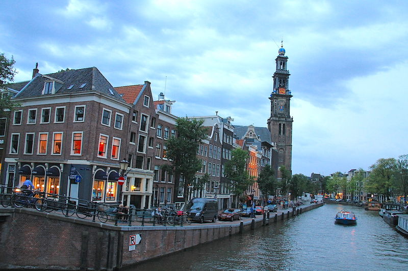 Kościół Westerkerk i wieża widokowa Westertoren w Amsterdamie