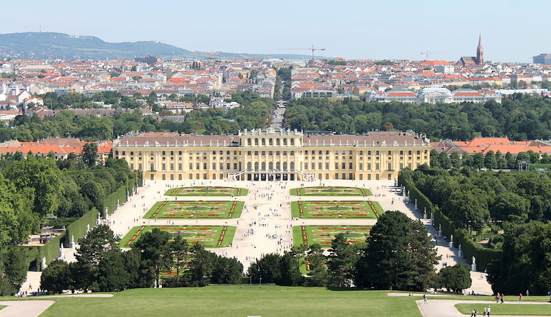 Widok na Wiedeń z Gloriety w Parku Schönbrunn