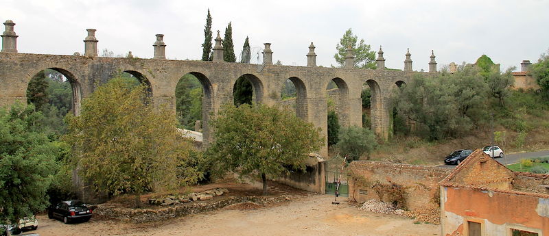 !Fragment niedokończonego mostu przy klasztorze Zakonu Chrystusa w Tomar