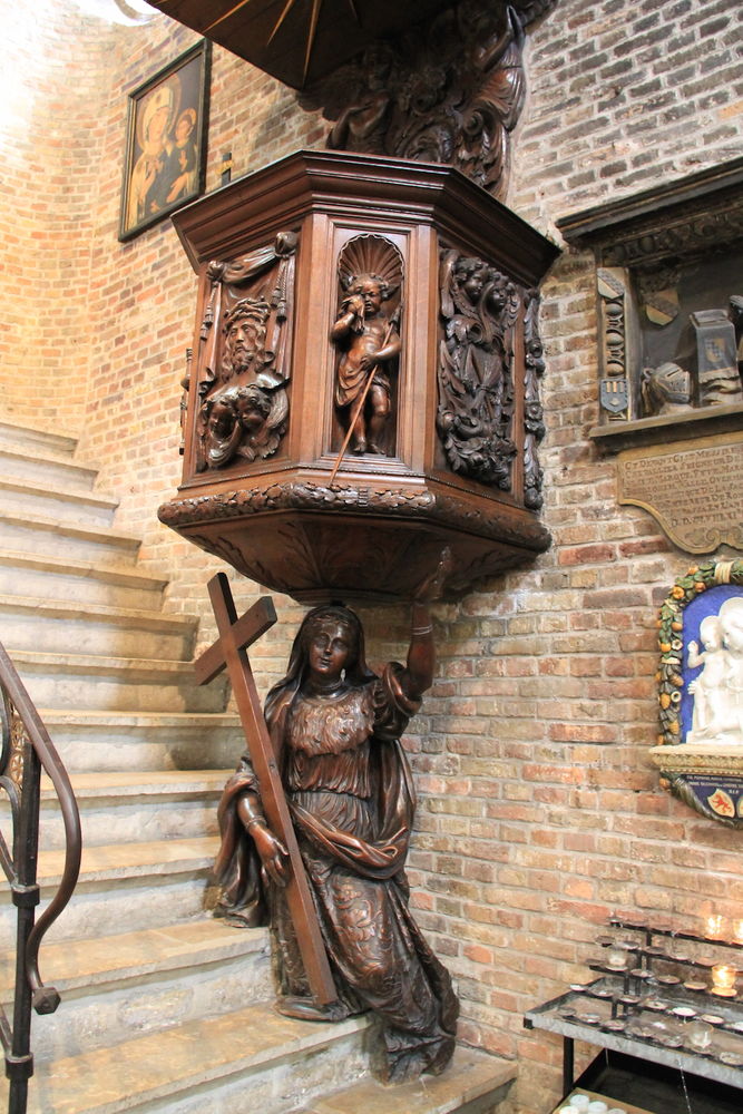 Zwiedzanie kaplicy Jeruzalemkerk w Brugii