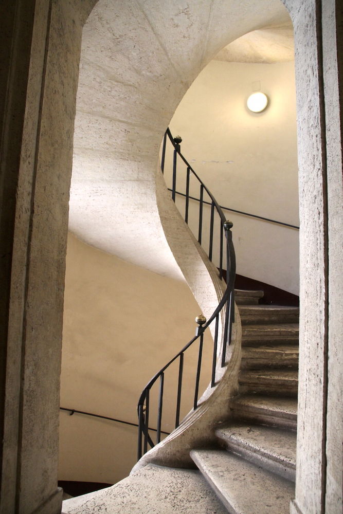 !Widok na słynne spiralne schody Berniniego - Bazylika papieska Matki Bożej Większej w Rzymie