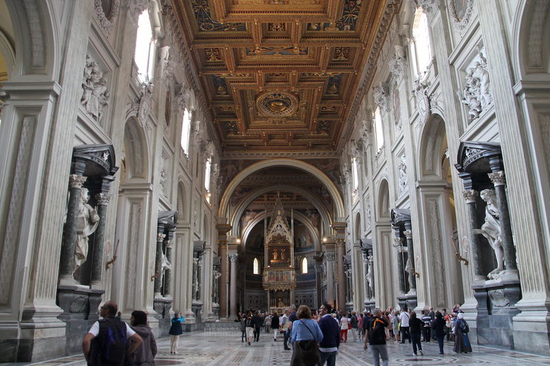 !Wnętrze Arcybazyliki św. Jana na Lateranie - Rzym