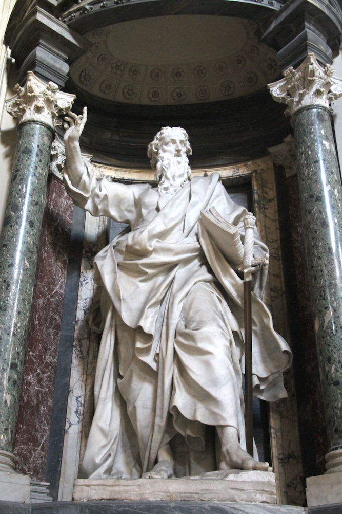 !Arcybazylika świętego Jana na Lateranie w Rzymie - rzeźba świętego Pawła