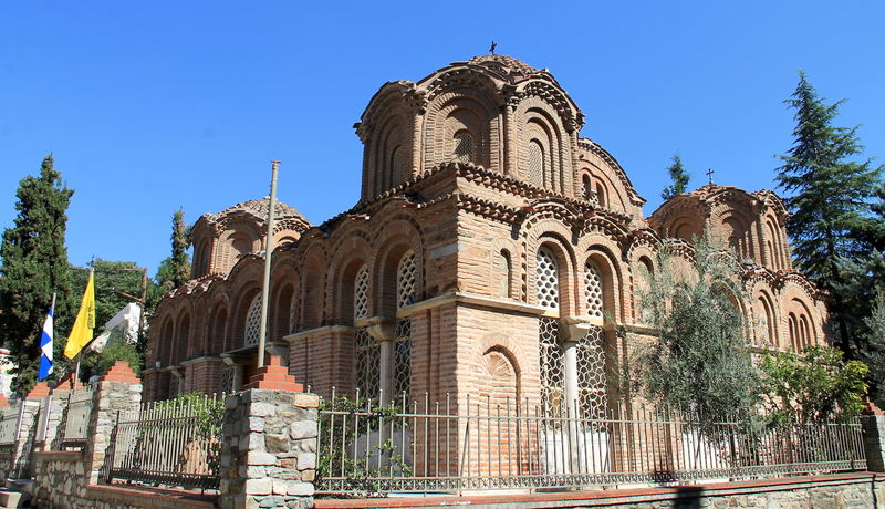 !Kościół Proroka Eliasza z charakterystycznymi dla architektury bizantyjskiej kopułami
