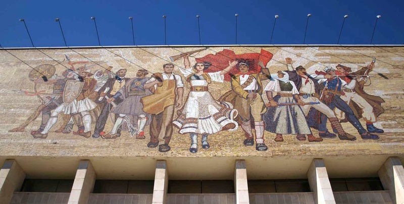!Słynna mozaika na budynku Muzeum Narodowego - Tirana