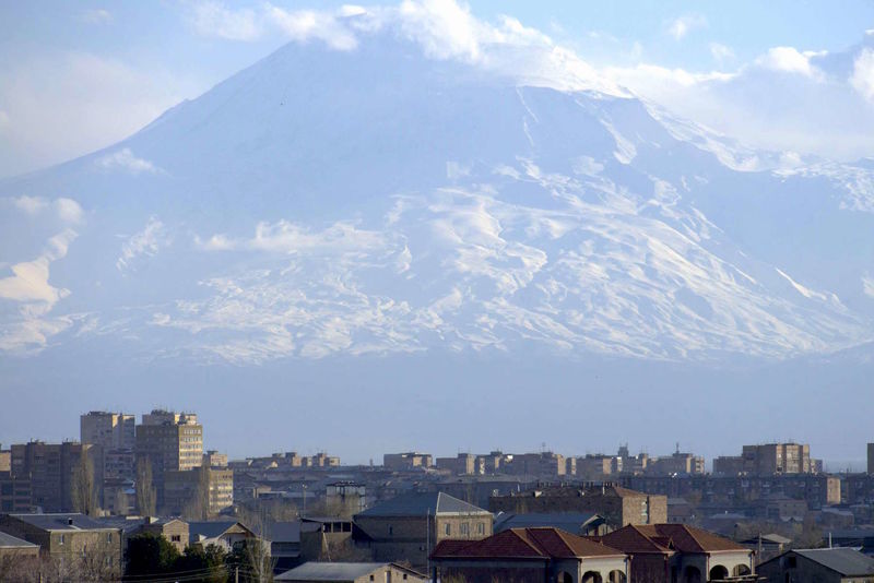 !Widok na Ararat w Erywania