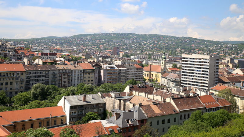 !Budapeszt - widok ze Wzgórza Zamkowego na drugą stronę miasta