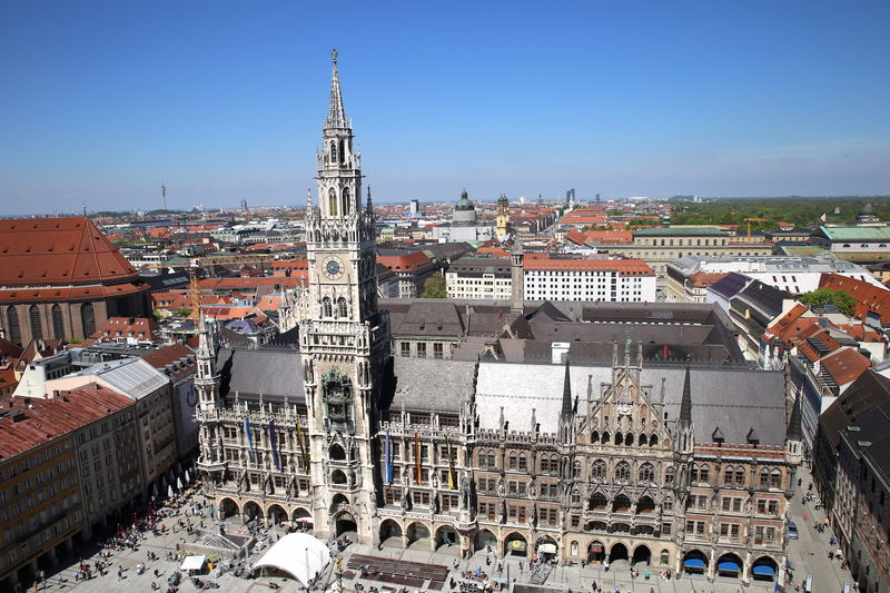 !Nowy Ratusz w Monachium - widok z wieży w Kościele św. Piotra