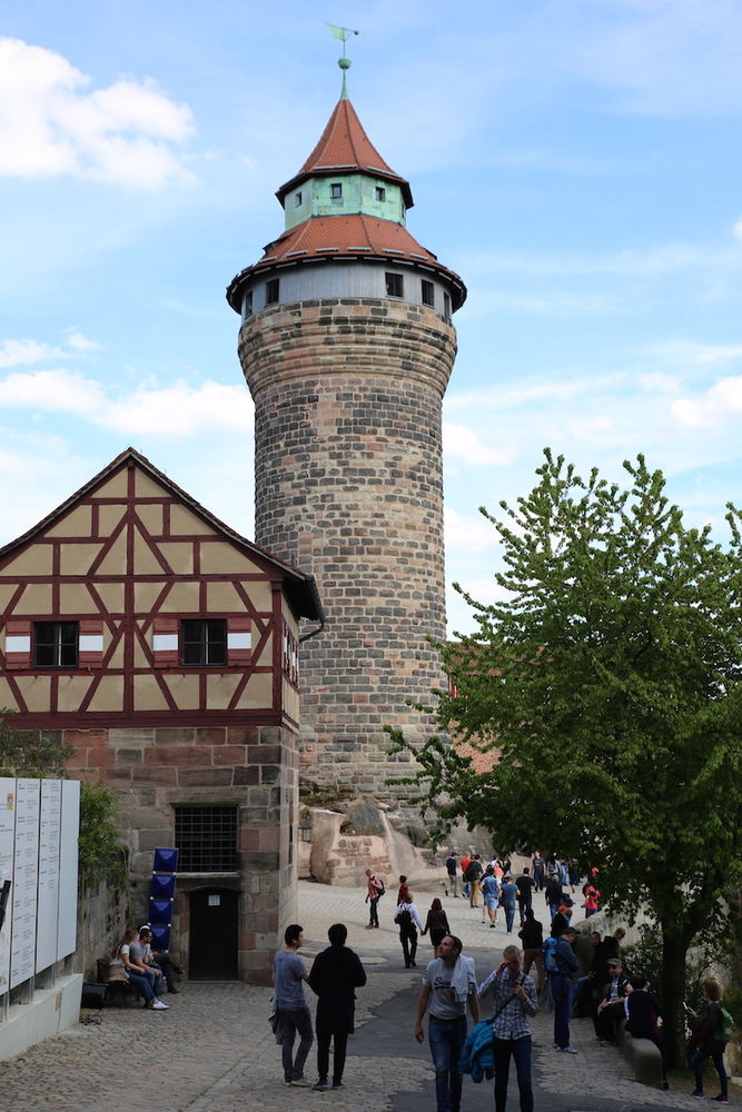 !Wieża Sinwellturm w Norymberdze