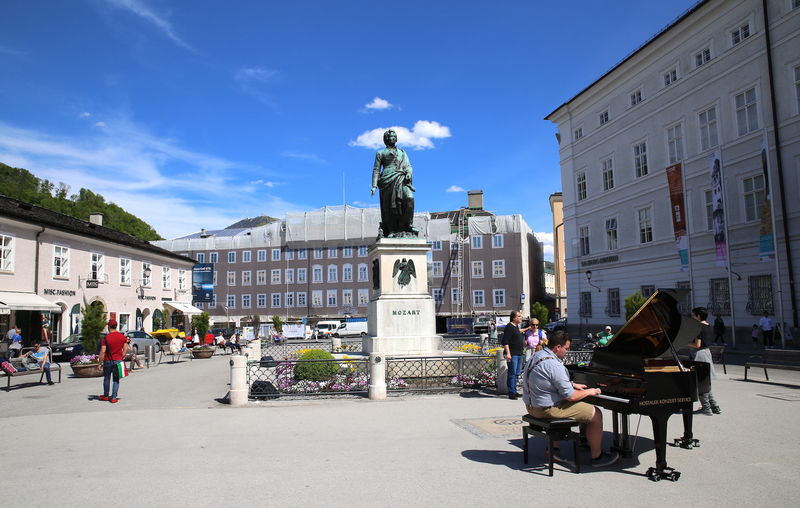 Salzburg - Mozartplatz i pomnik Mozarta