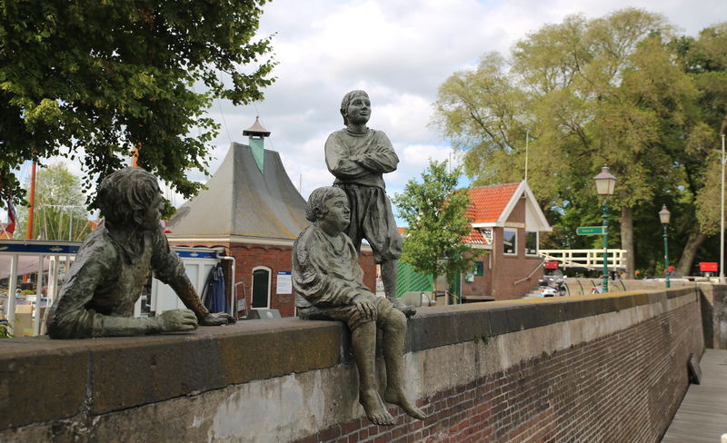 !Hoorn - monument "De Scheepsjongens van Bontekoe" - towarzysze rejsu kapitana Bontekoe