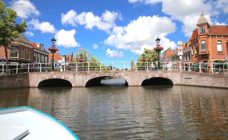 !Podczas rejsu kanałami w Alkmaar - widok na jeden z niższych mostków