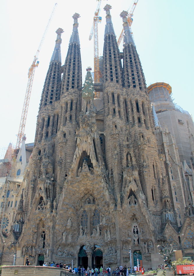 !Słynny kościół Sagrada Familia w Barcelonie