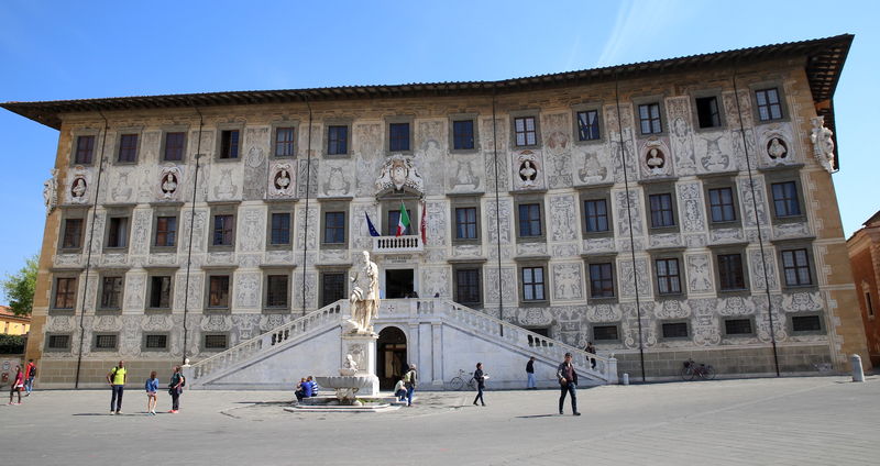 !Piza, Piazza dei Cavallieri - Plac Rycerzy i widok na Palazzo della Carovana