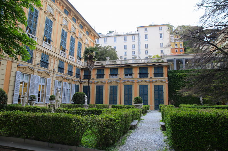 Ogród na tarasie pomiędzy Palazzo Bianco i Palazzo Doria-Tursi