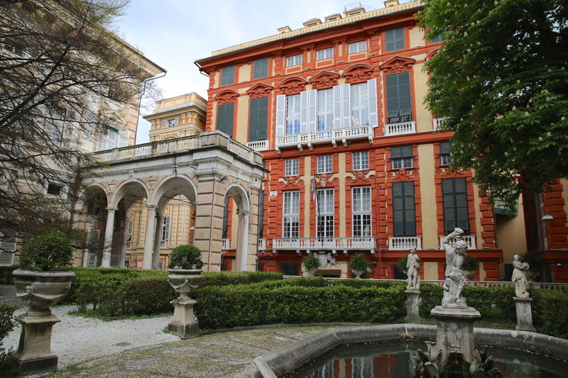 Widok na Palazzo Rosso w Genui