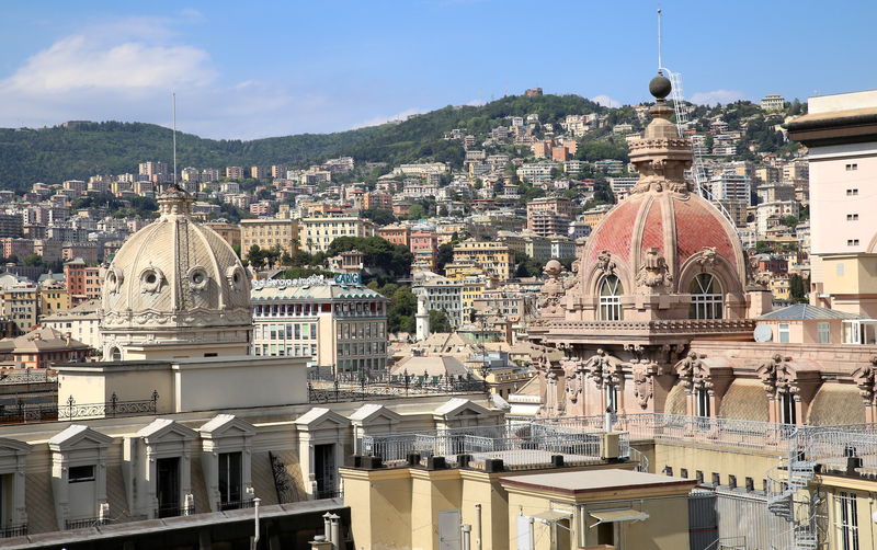 Genua - widok na miasto z punktu widokowego na bramie miejskiej Porta Soprana