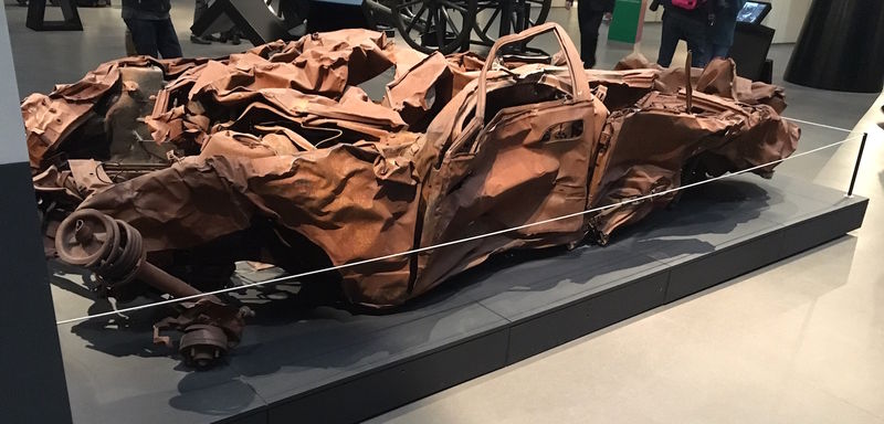Wrak samochodu pułapki (który wybuch w Iraku) - eksponat Imperial War Museum w Londynie