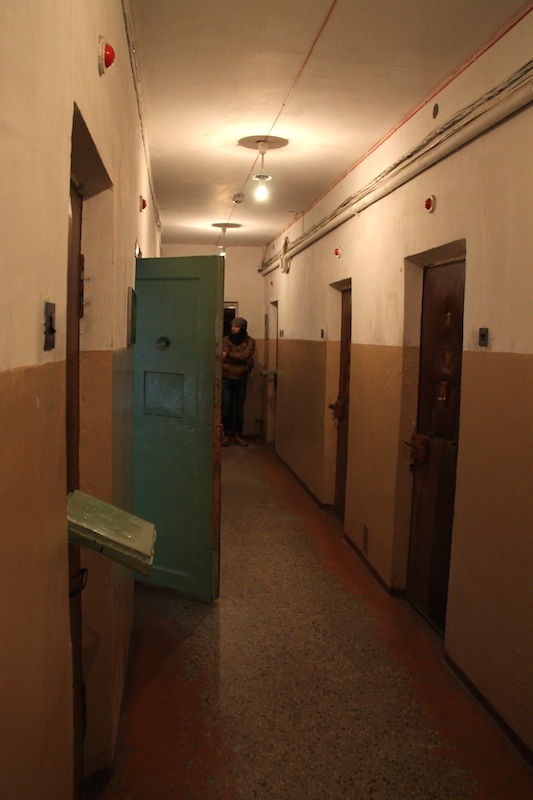 Więzienny korytarz - zwiedzanie Muzeum KGB / Muzeum Ofiar Ludobójstwa w Wilnie