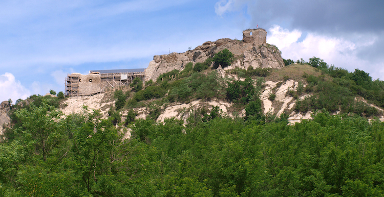 Widok na ruiny Zamku Sirok na Węgrzech