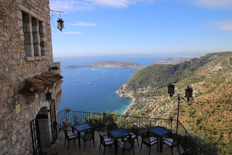 Eze - widok z tarasu widokowego restauracji hotelowej Château Eza