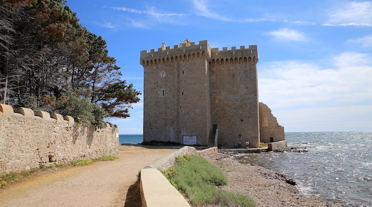 Wyspa Świętego Honorata (okolice Cannes) - klasztor La Tour Monastere