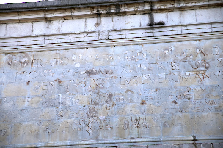 Fragment monumentu Trofeum Augusta (Trophée d’Auguste) w La Turbie
