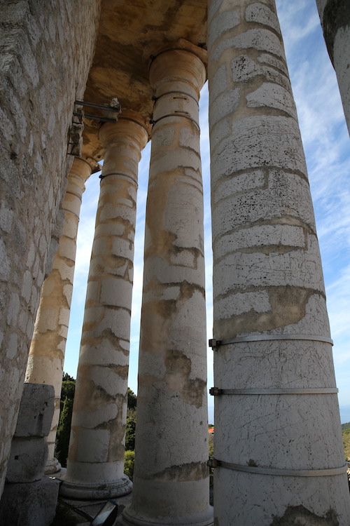 Wejście na monument Trofeum Augusta w La Turbie