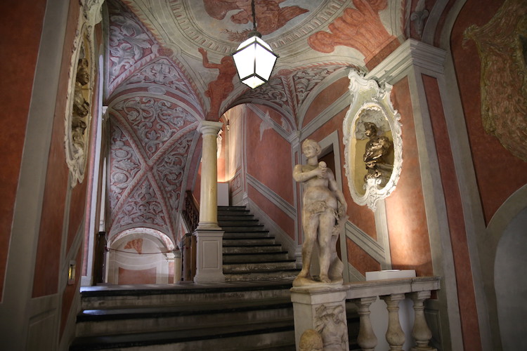 Wspaniałe schody w Pałacu Lascaris