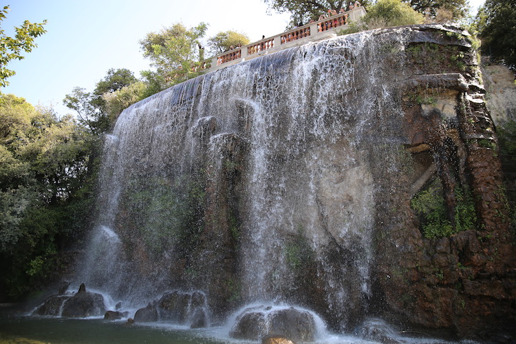 Sztuczny wodospad - wzgórze zamkowe w Nicei
