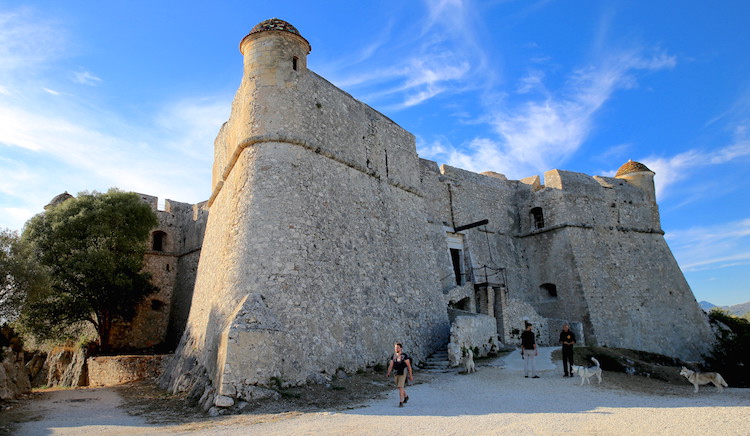 Fort Mont-Alban na wzgórzu Mont Boron w Nicei