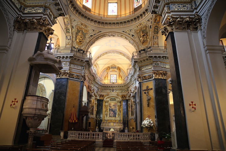 !Wnętrze Katedry w Nicei