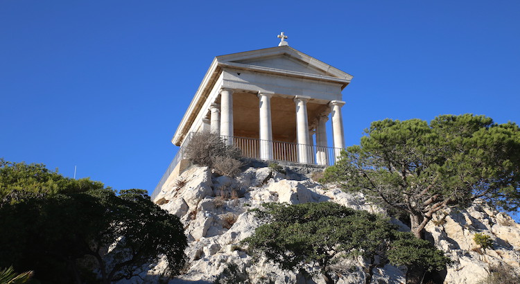 Kaplica w stylu greckim - wyspa Ratonneau, Archipelag Frioul, Marsylia