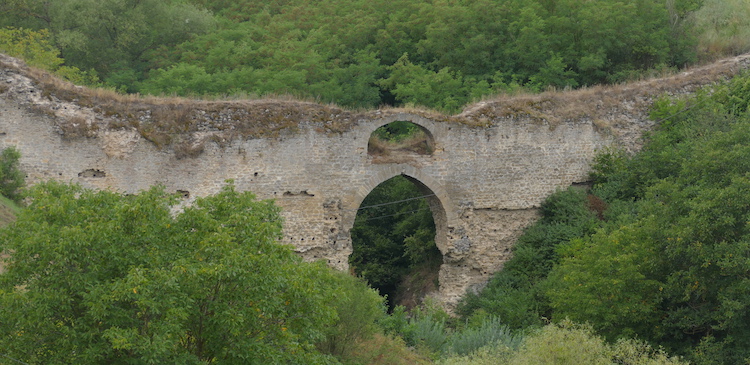 Brama Jasska - Chocim, Zamek