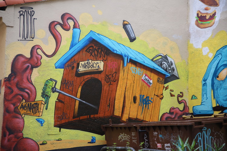 !Przykład sztuki ulicznej (street art) w dzielnicy Le Panier (stare miasto) w Marsylii