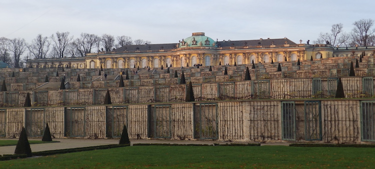 Pałac Sanssouci w Poczdamie - widok na tarasy / [Za zgodą SPSG