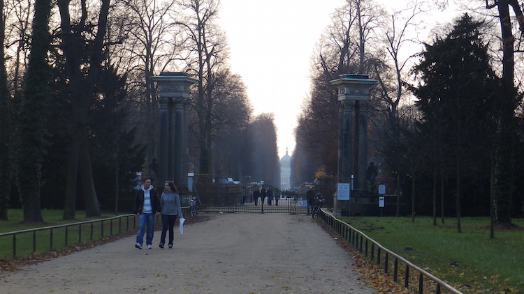 !Wejście do Pałaca Sanssouci w Poczdamie / [Za zgodą SPSG]