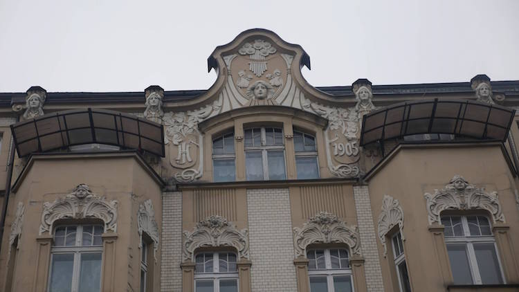 !Katowice - secesyjny element dekoracyjny jednej z kamienic