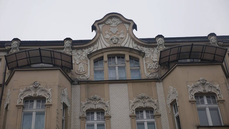 !Katowice - secesyjny element dekoracyjny jednej z kamienic