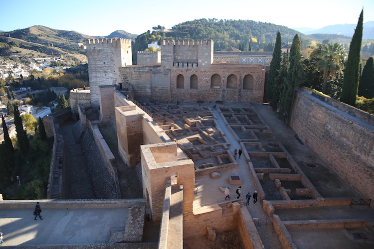 Alcazaba - twierdza na wzgórzu Alhambry