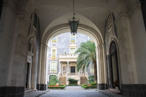 Katania - dziedziniec Palazzo Sangiuliano
