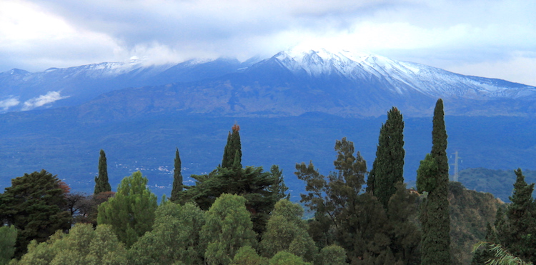 Wulkan Etna - widok z miasteczka Taormina