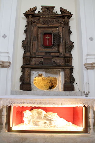 Внутри гробницы св. Łucja в Сиракузах